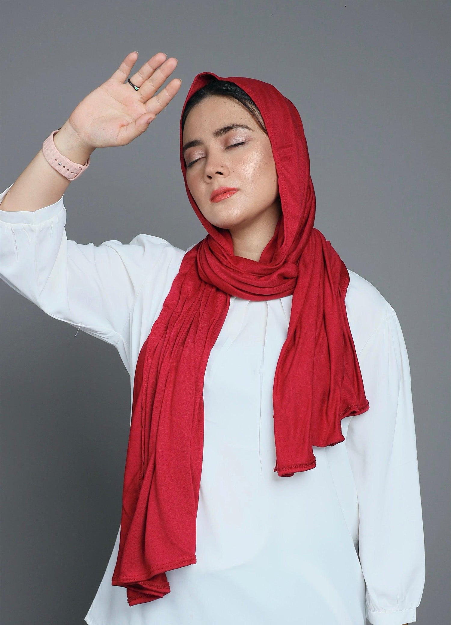 Girl wearing a Fuchsia Jersey Hijab, perfect for casual & special occasions.
