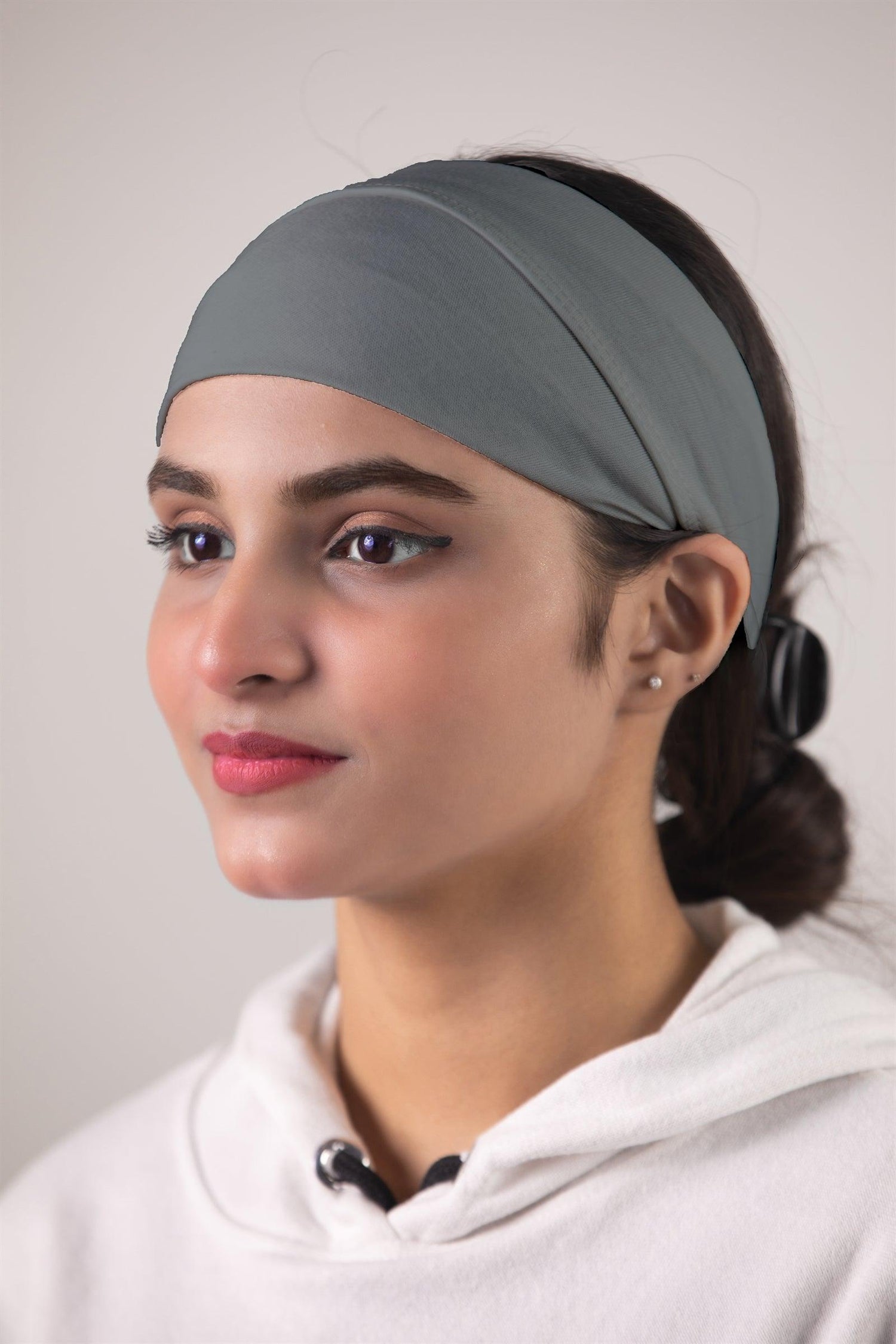 Hijab band in Grey. No slip head band.