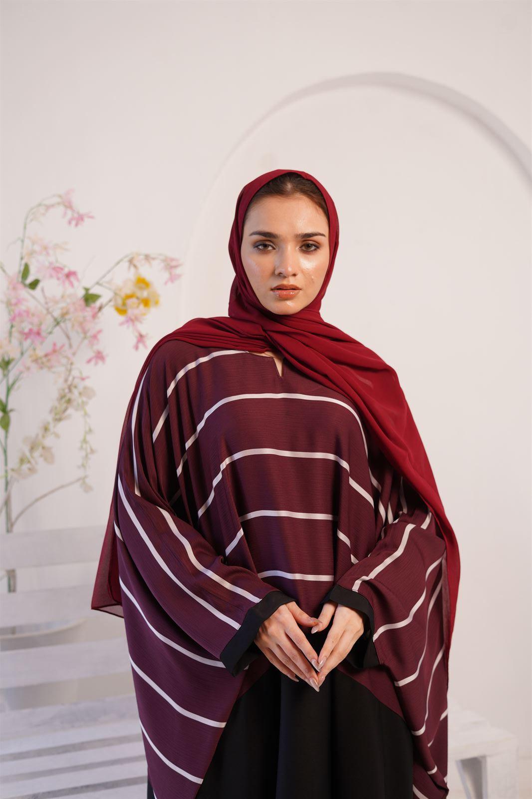 front view of girl wearing zoom line jilbab abaya in purple.