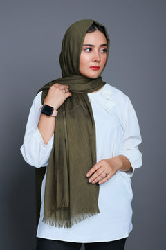 Woman wearing Scarf, highlighting its non-slip feature for all-day confidence.