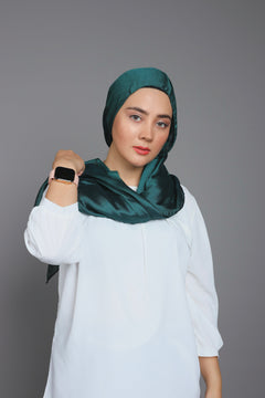 Metallic Chiffon Hijab in Emerald Green. WOman styling it over white top.