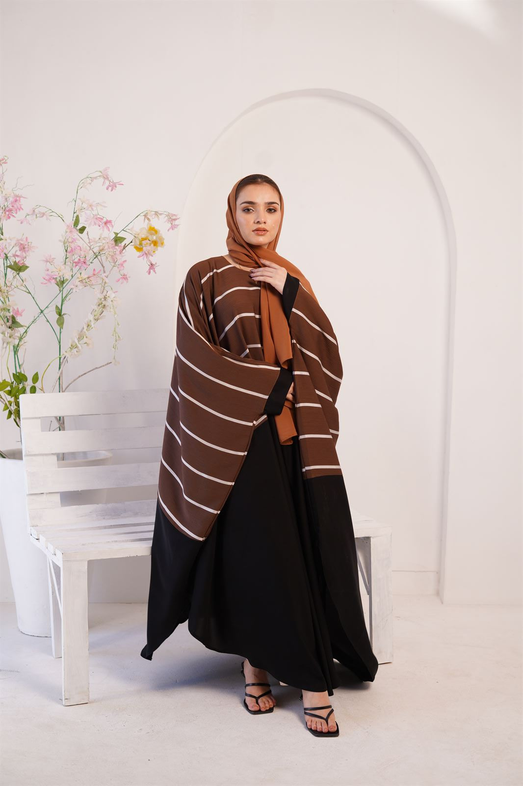 a women wearing zoom line jilbab abaya online in dark brown color