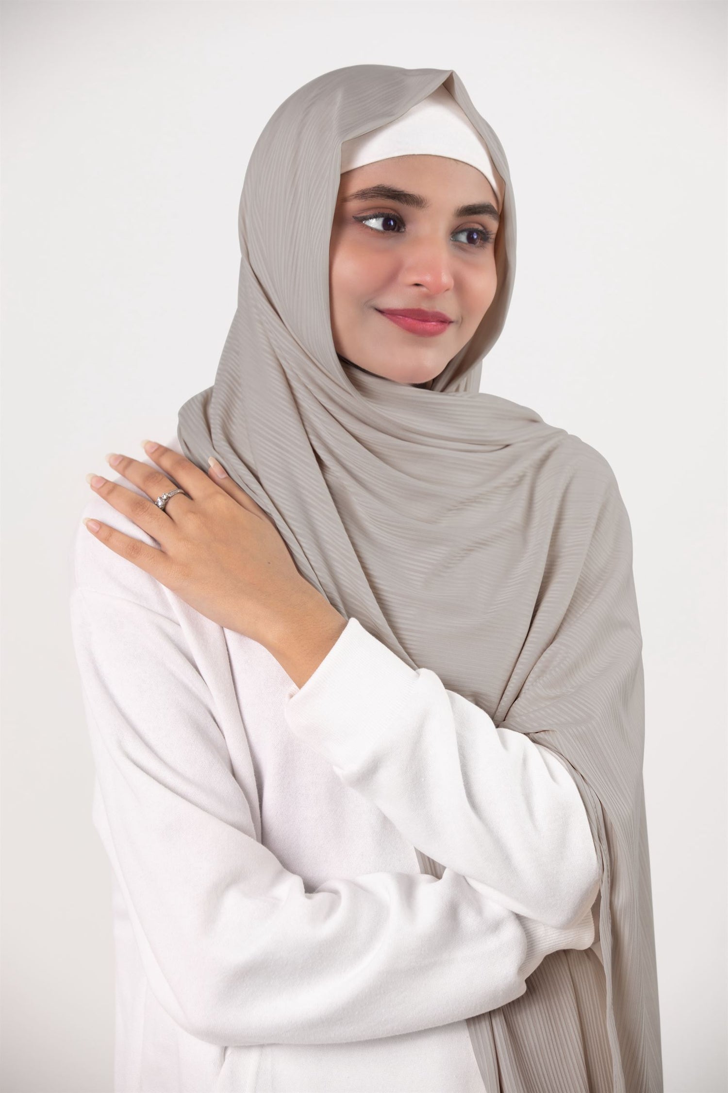 Ribbed Jersey Hijab in Light grey. Fashion-forward hijabi draping it over a white top for an elegant & sophisticated appearance.  