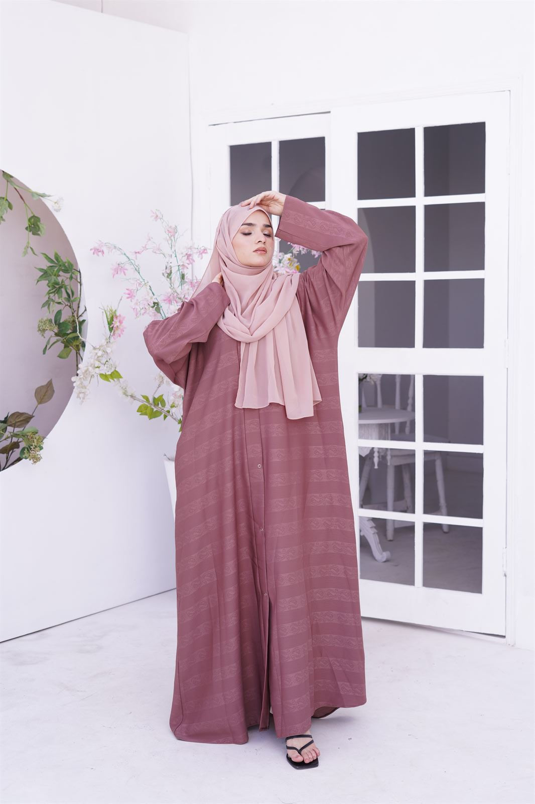 Zoom Emboss Gown Abaya In Coral