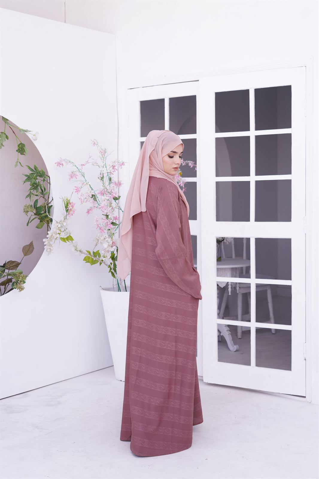 Zoom Emboss Gown Abaya In Coral