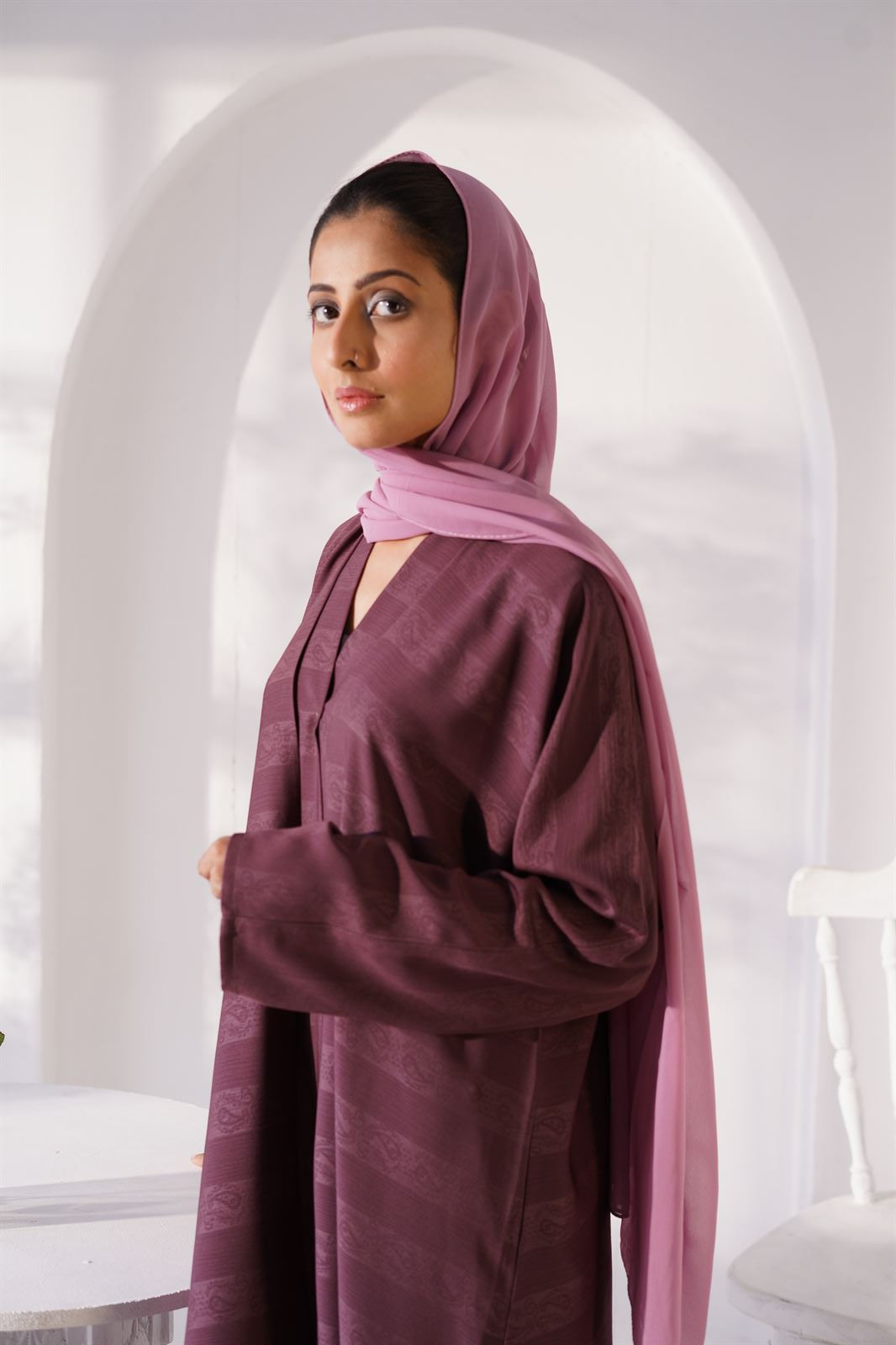 Zoom Emboss Gown Abaya In Grape