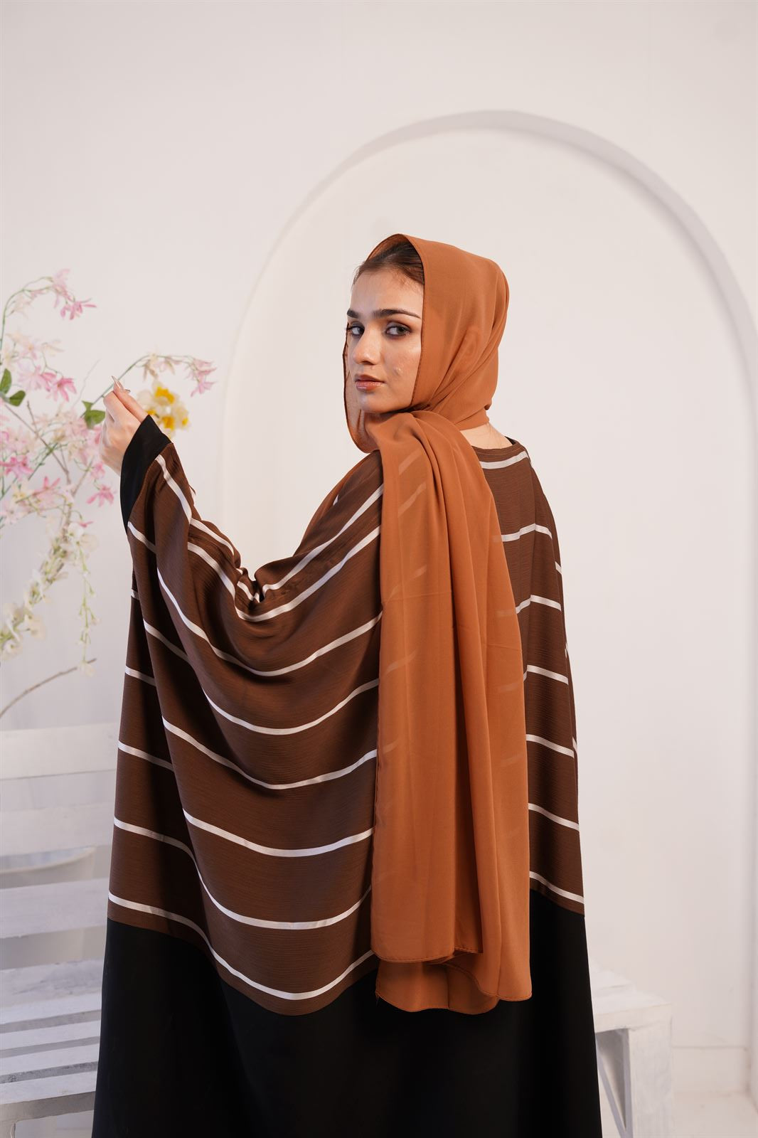 a women wearing zoom line jilbab abaya online in dark brown color