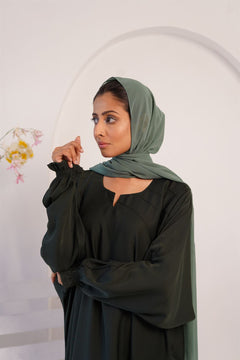 Buy Kaftan maxi abaya online in bottle green. Closeup of Girl wearing it.