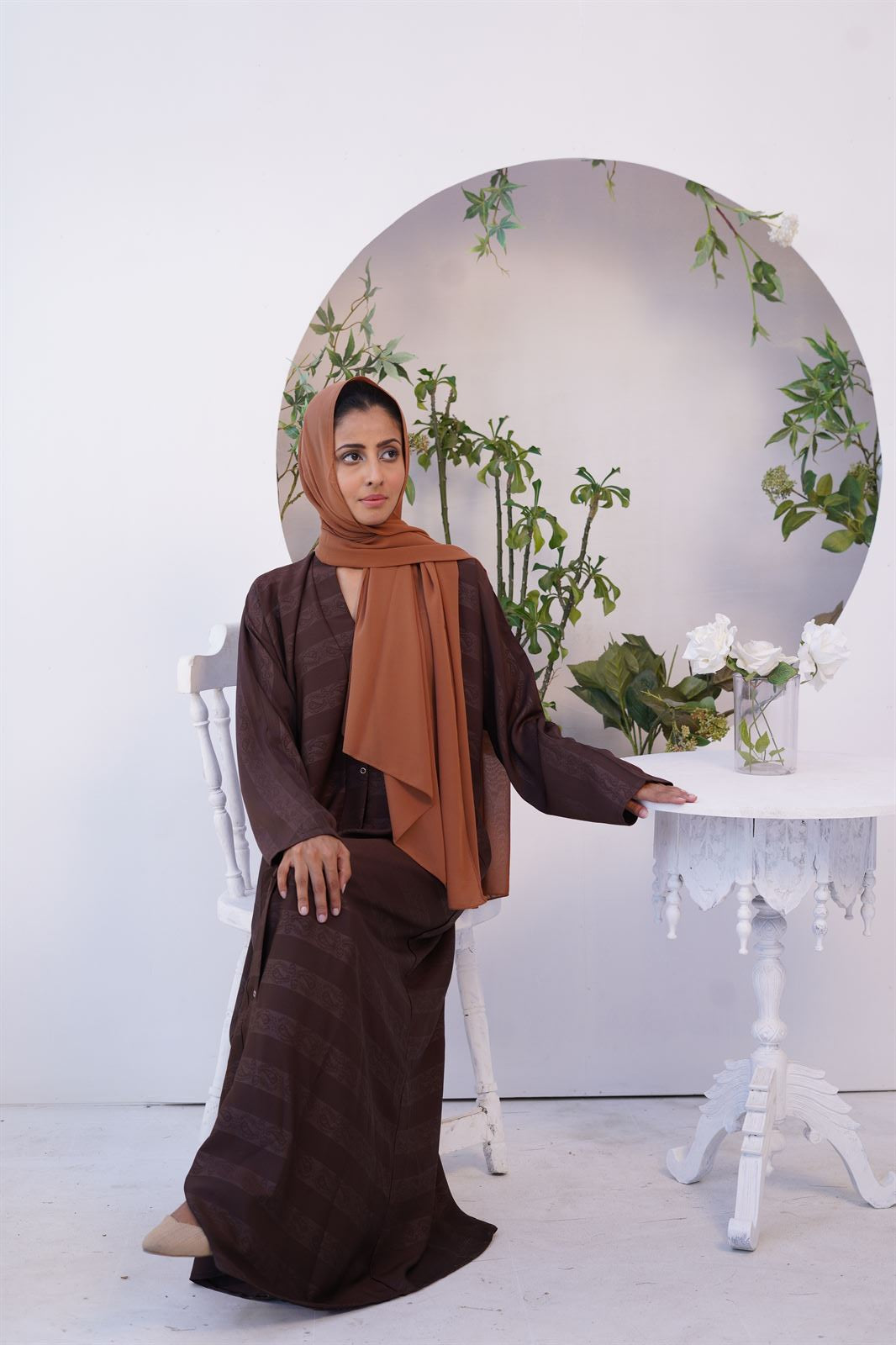 Zoom Emboss Gown Abaya In Dark Brown