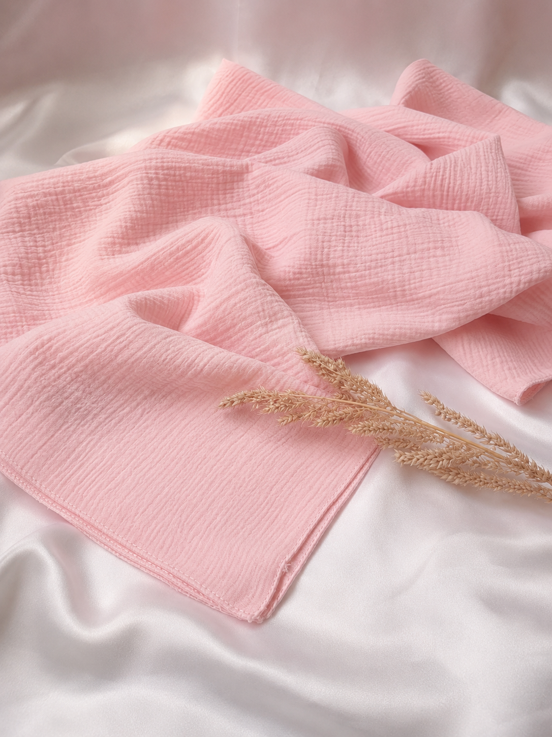 Crinkle Lawn Hijab in Baby Pink