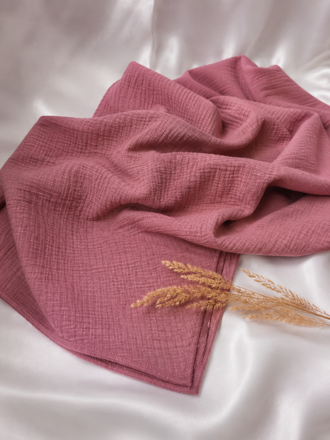 Crinkle Lawn Hijab in Dusty Rose